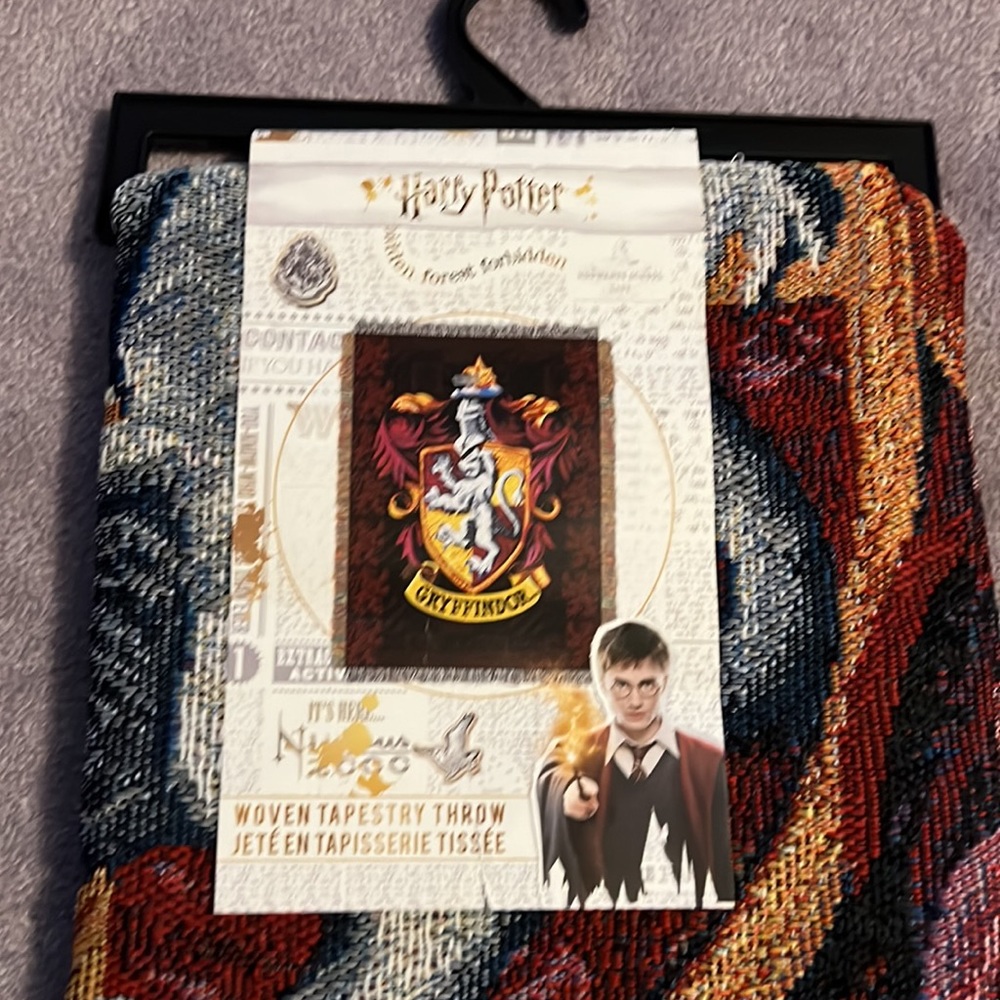 Harry Potter Gryffindor Woven Tapestry Throw - Picture 2 of 5